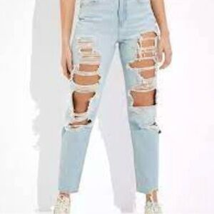 American Eagle Mom Jeans light blue with rips